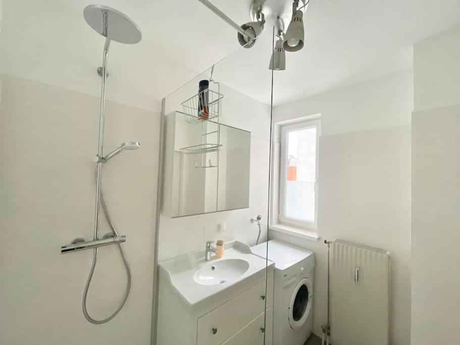 Rooftop With Free Parking & Balcony & Ac Apartamento
